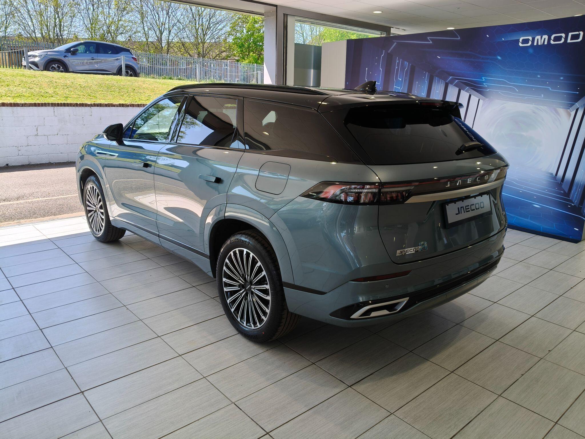 Large vehicle image